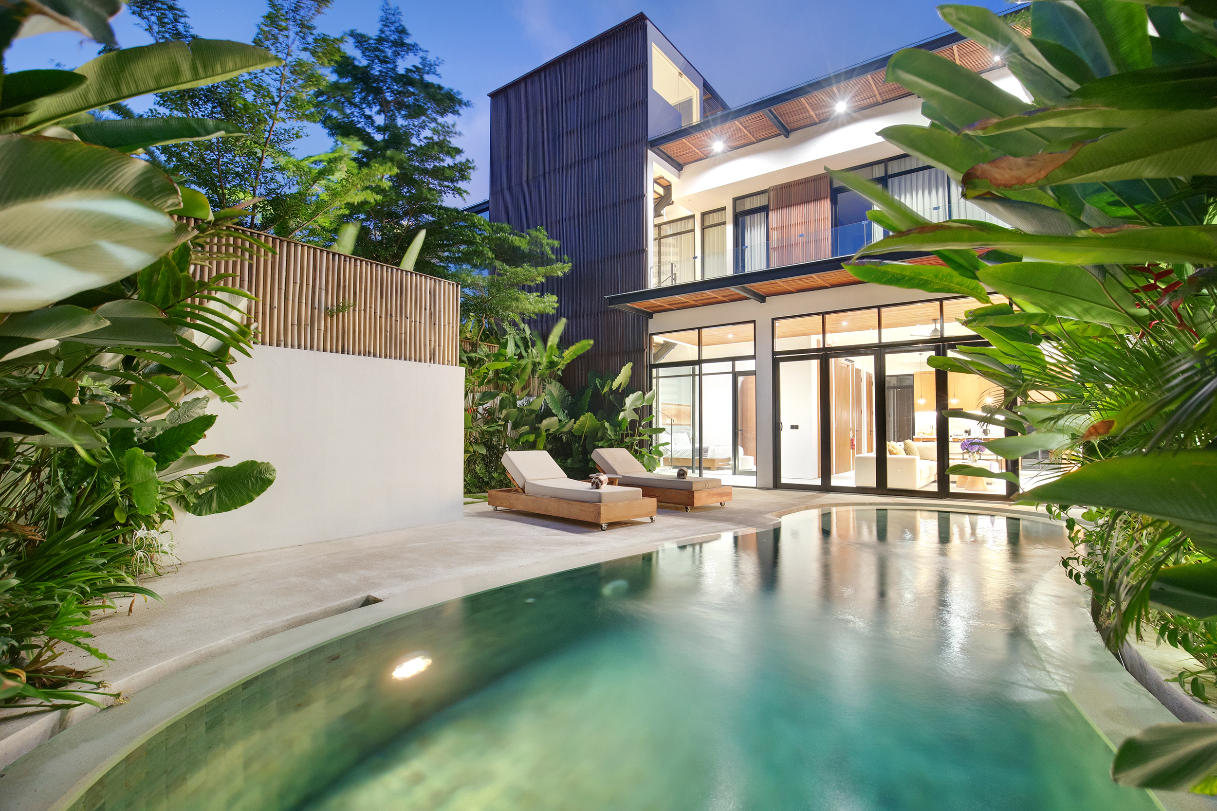 Elegant 3-Bedroom Villa Within Walking Distance to the Beach