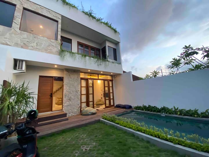 Modern Stylish 3-Bedroom Villa in Prime Pererenan